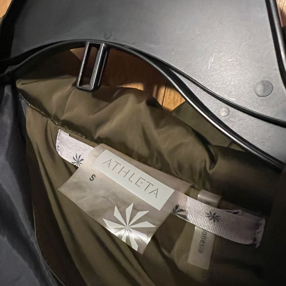 Athleta Olive Puffer Jacket | Women’s Small - Picture 5 of 5